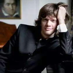 Arsentiy Kharitonov