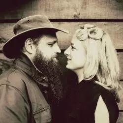 Hat Fitz & Cara