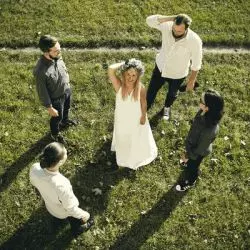 Klara Cloud & The Vultures