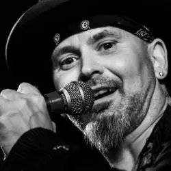 Lee Small