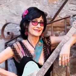 Rosie Flores