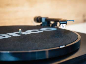 Hi-Fi Lenco L-30 Černá