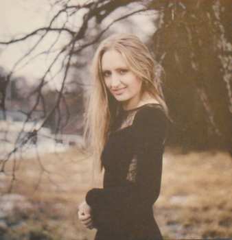 CD Louisa Lyne: A Farblondzhete Blondinke