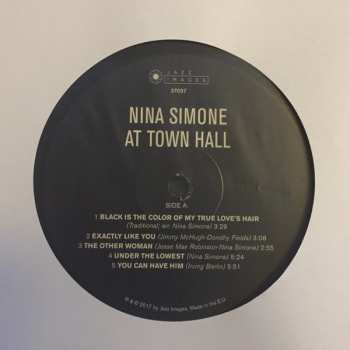 LP Nina Simone: At Town Hall DLX | LTD
