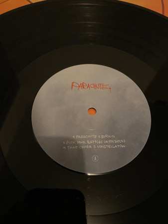 LP Petit Biscuit: Parachute