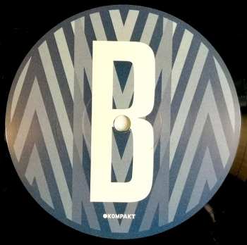 LP WhoMadeWho: Knee Deep